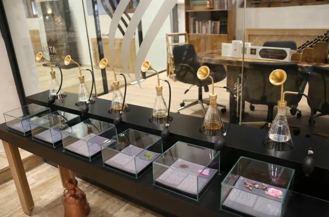 Misparta Koku Medeniyeti Müzesi'nde 4500 Yıllık Parfüm Formülü Sergileniyor 9